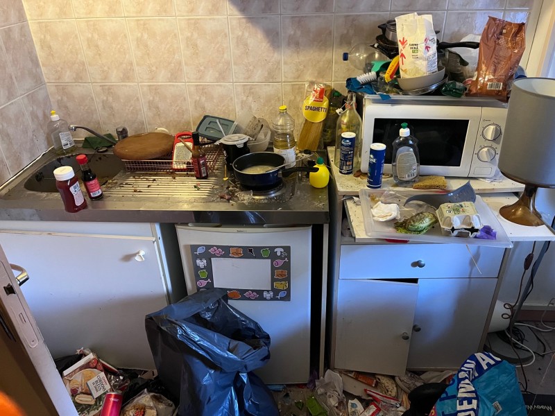 Nettoyage et rangement de logement étudiant insalubre diogene à Aix en Provence 