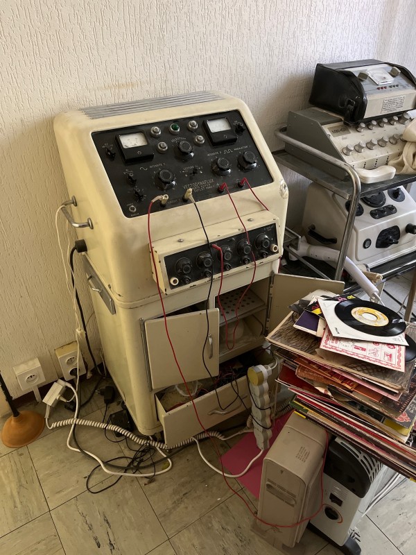 Débarras d’un ancien cabinet médical avec tout son matériel lors d’une succession à Marseille aux chutes Lavie