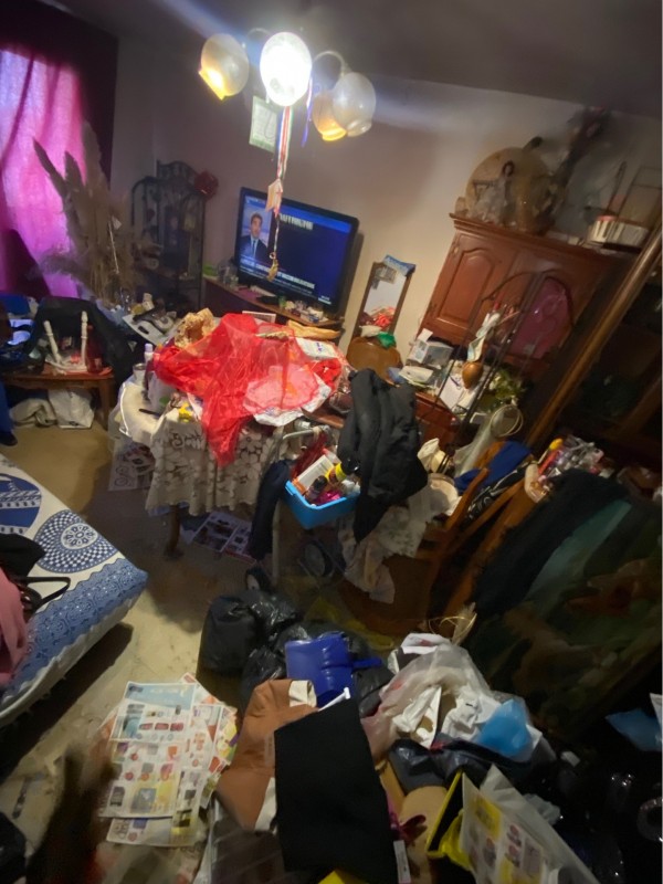  Débarras des poubelles dans une maison insalubre durant une succession à Marseille